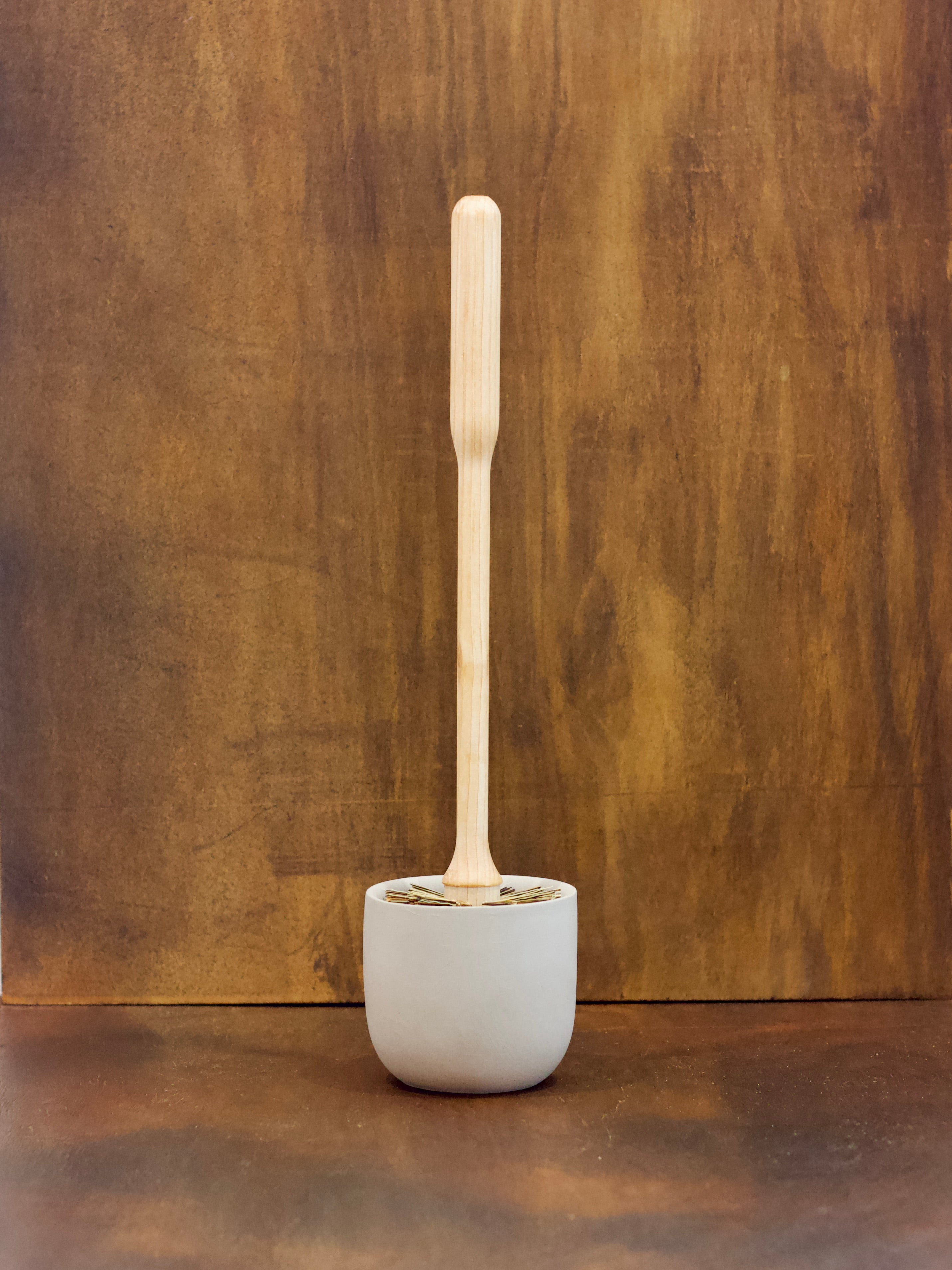 Iris Hantverk Toilet Brush in Concrete Holder