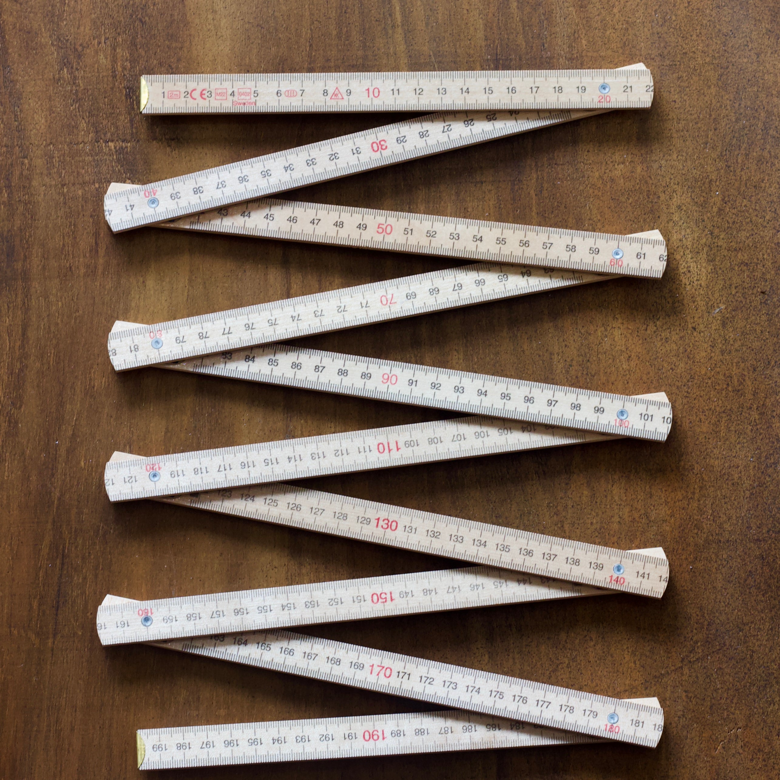Extendable folding magnetic ruler