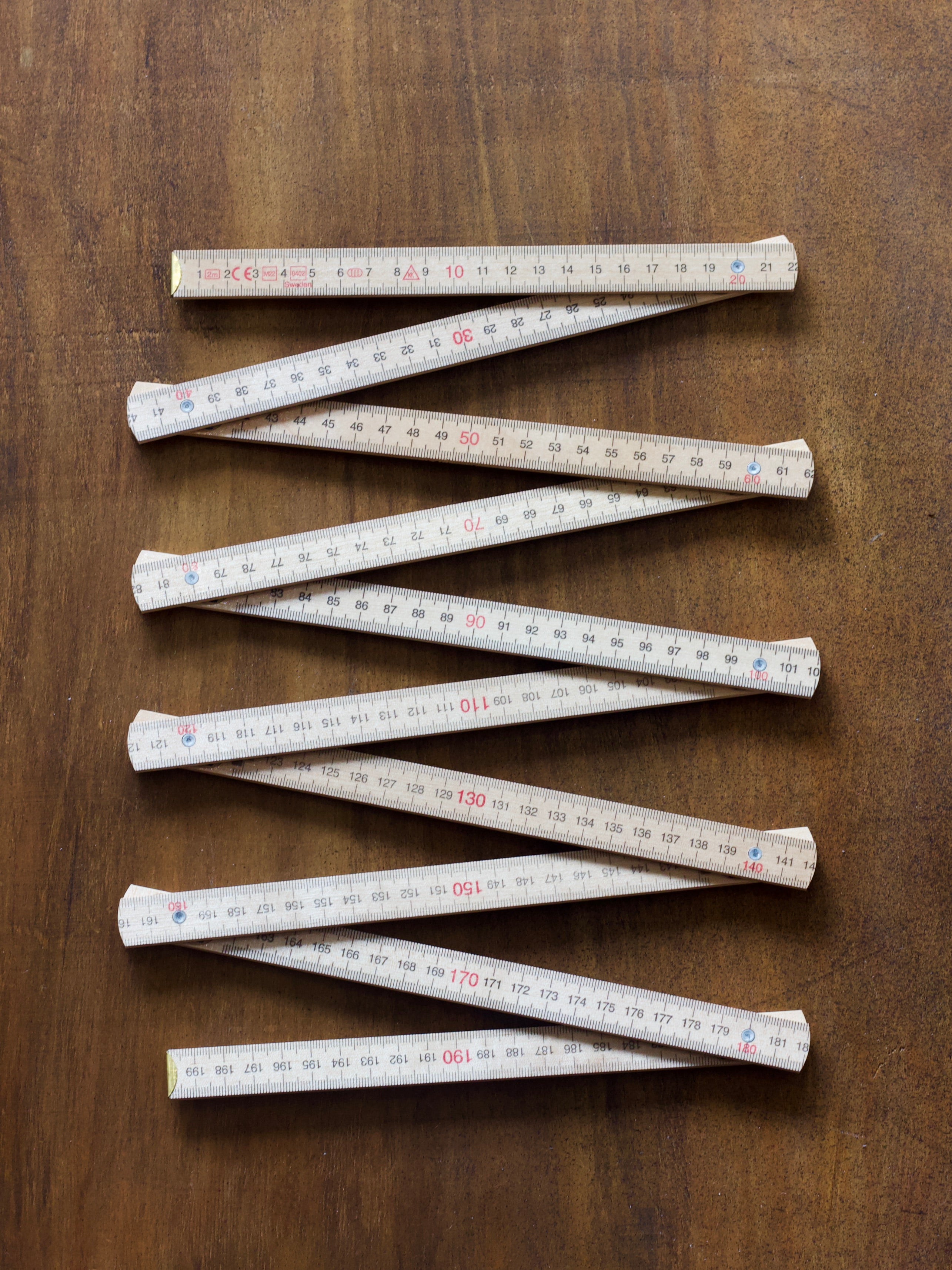Extendable folding magnetic ruler