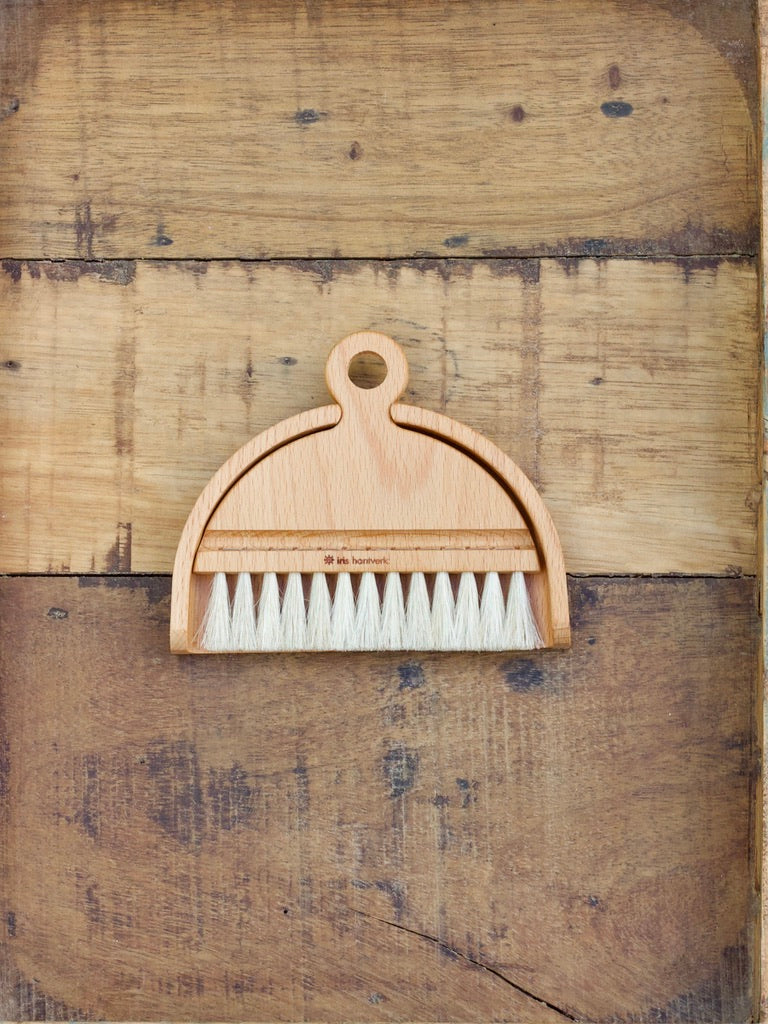 Iris Hantverk Table Brush