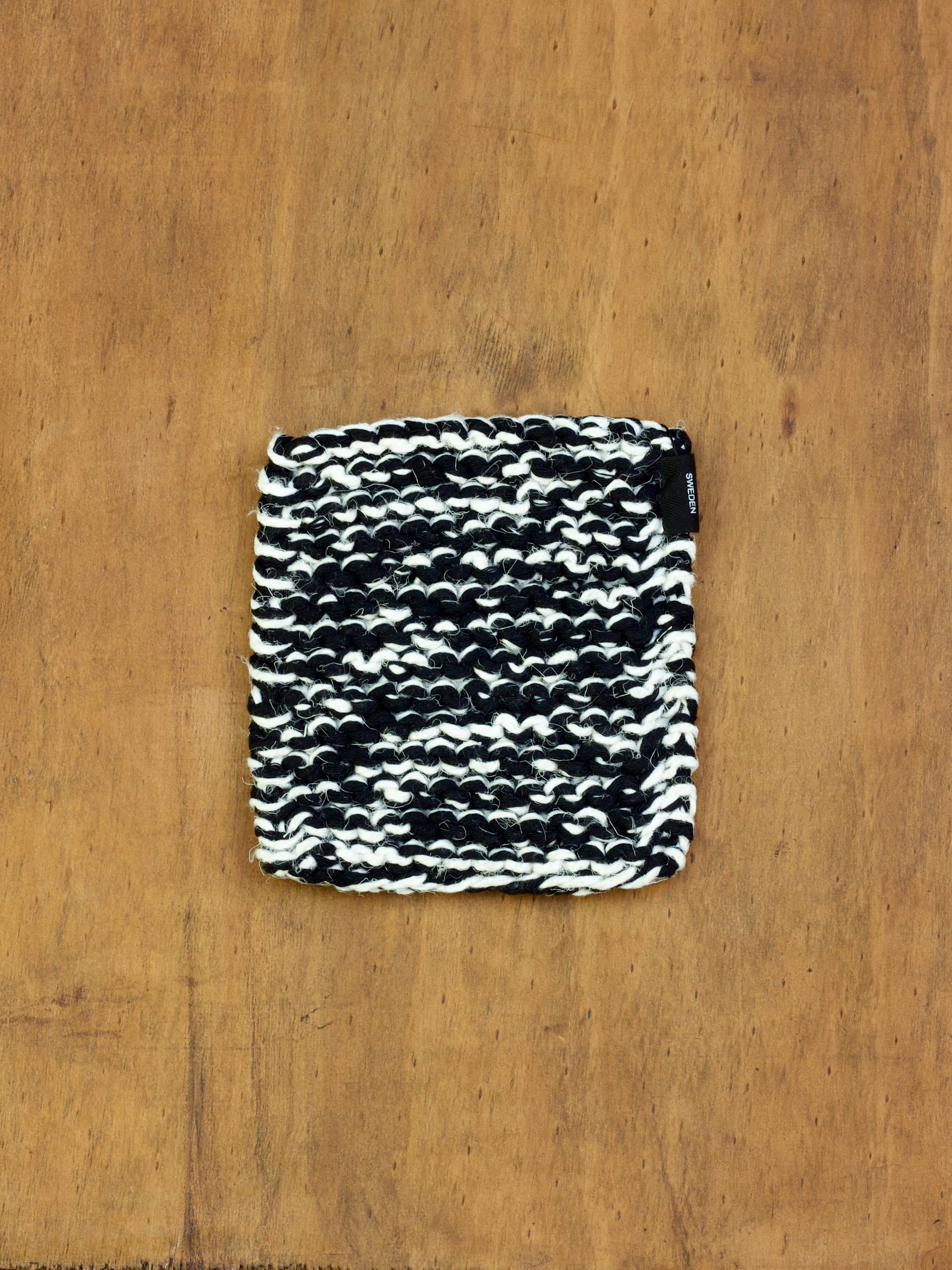 Iris Hantverk Hand Knitted Kettle Holder