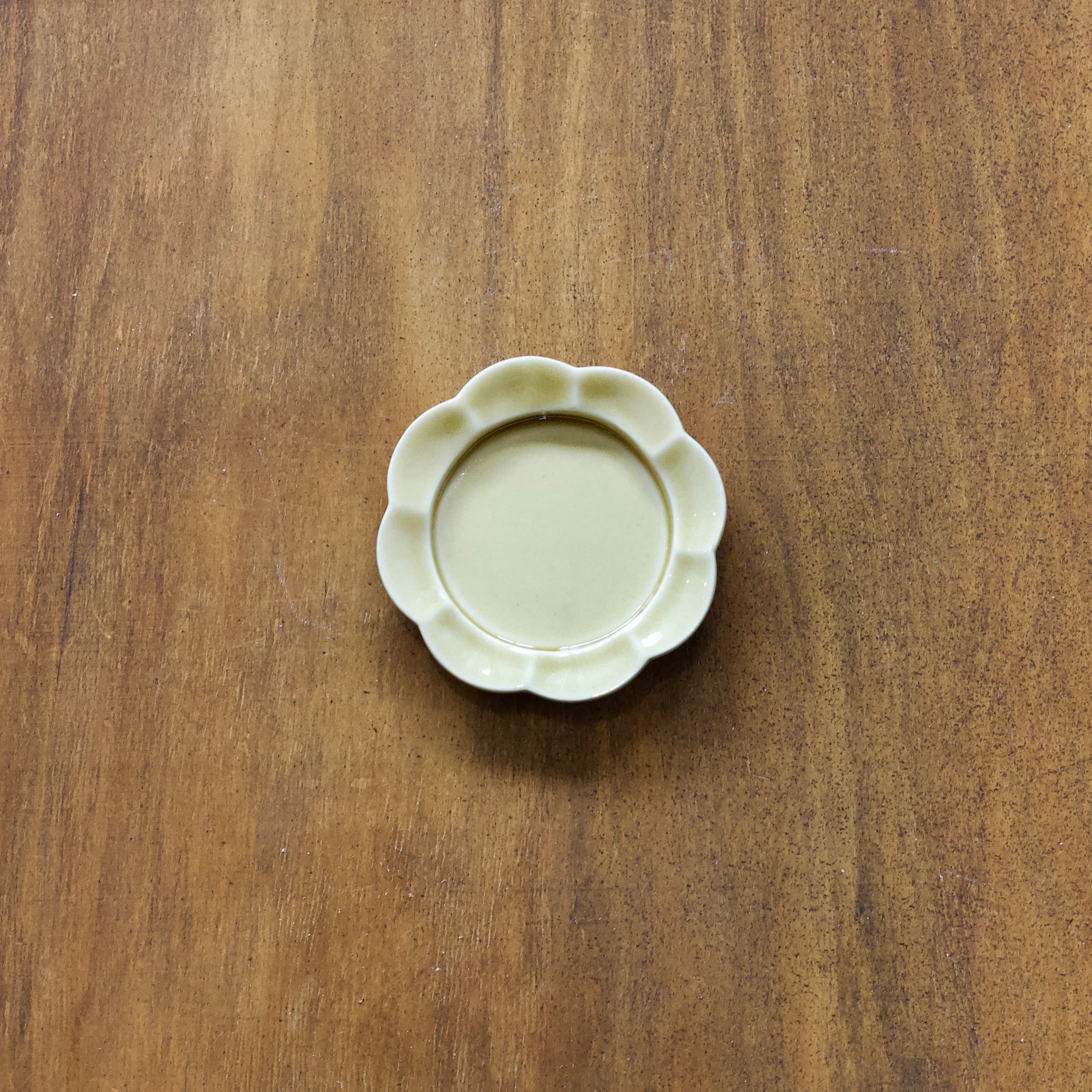 Hibi porcelain incense dish shaped like a flower