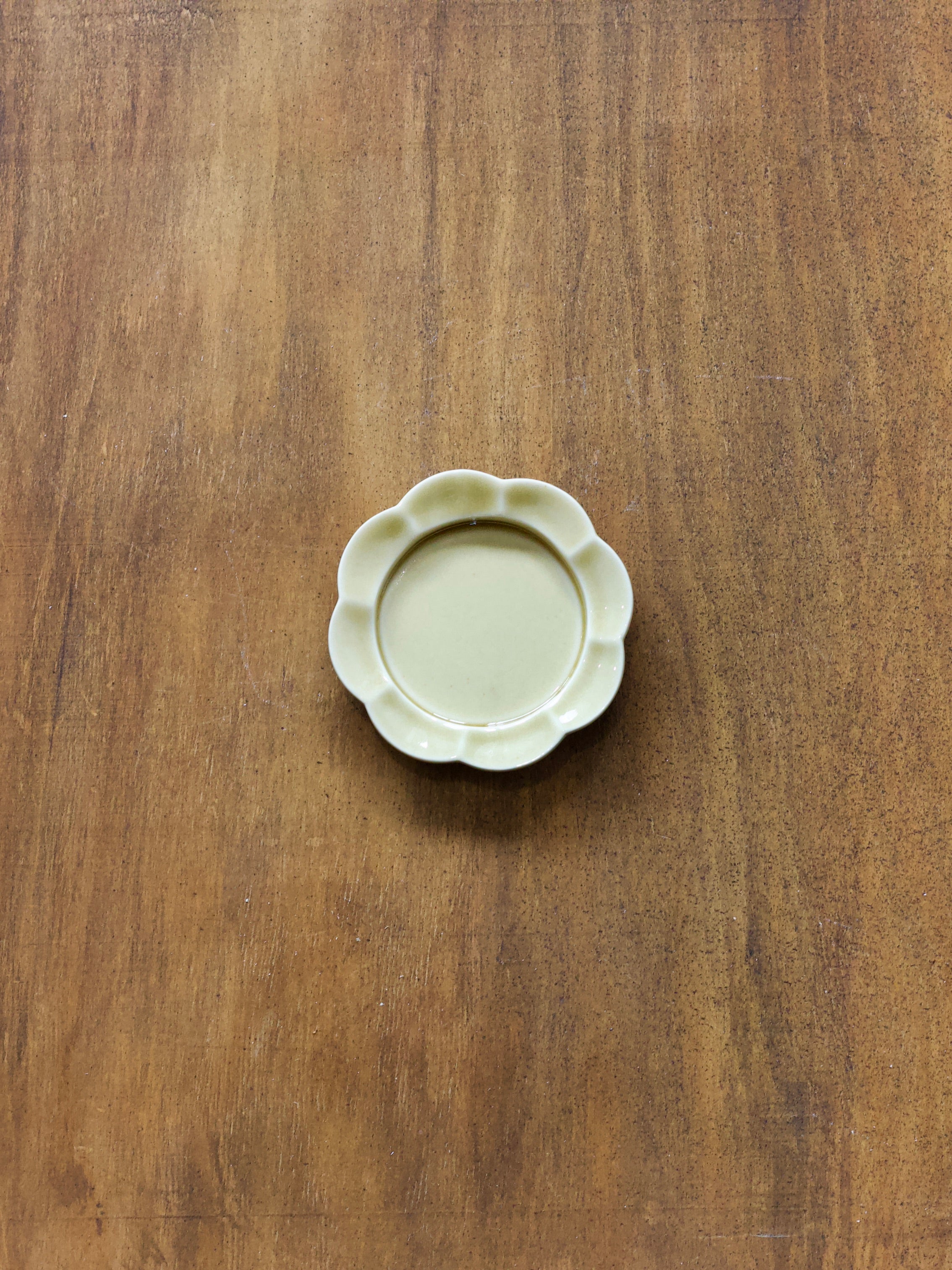 Hibi porcelain incense dish shaped like a flower