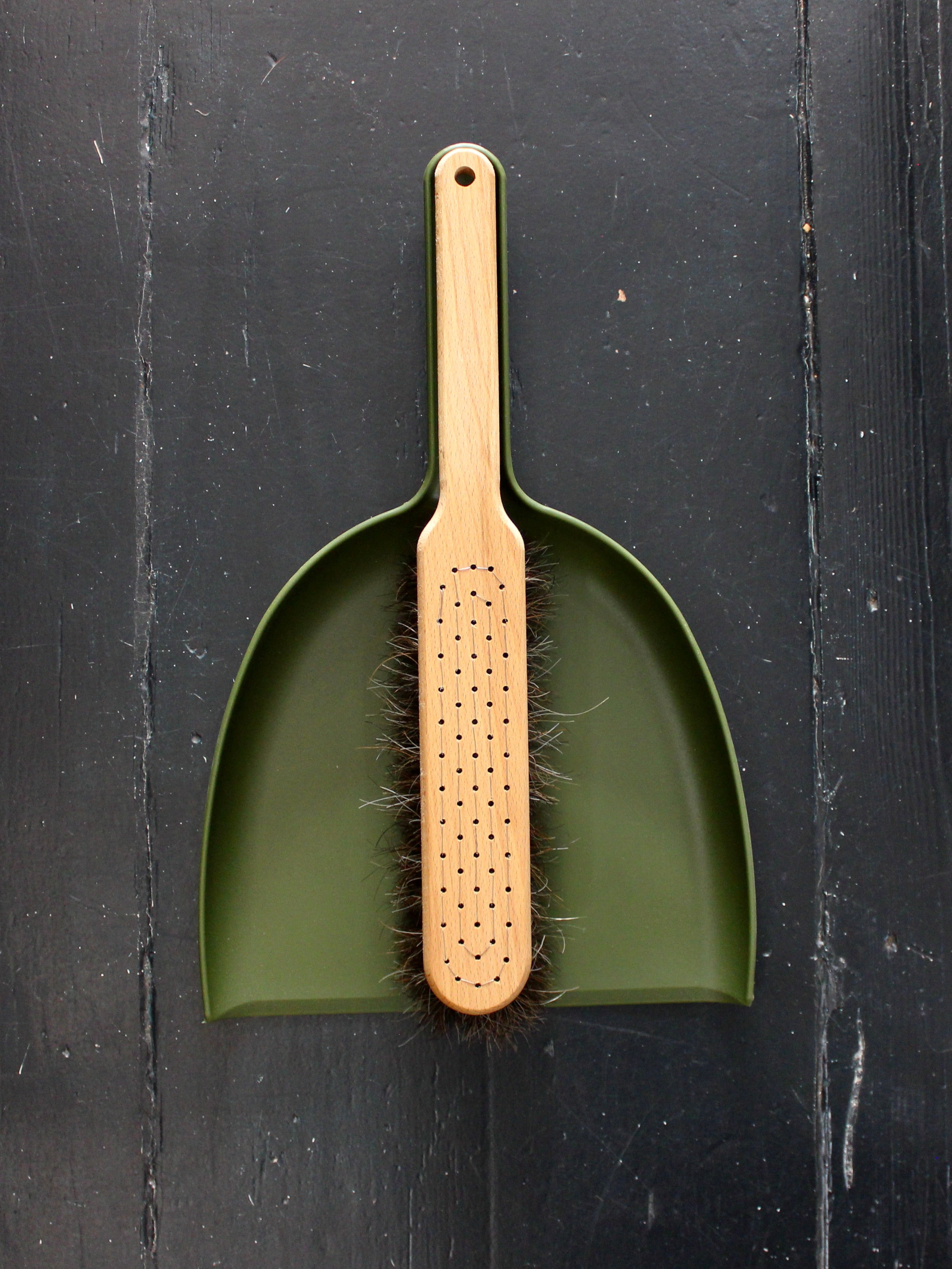 Iris Hantverk Dustpan & Broom