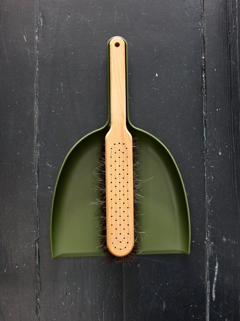 Iris Hantverk Dustpan & Broom