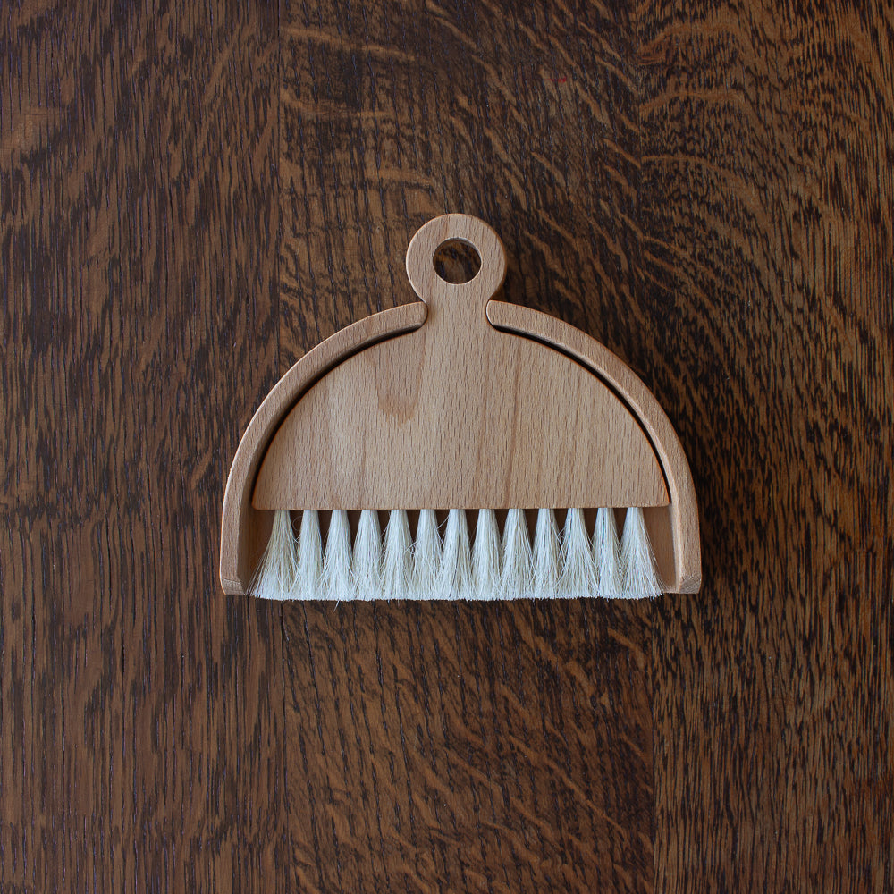Iris Hantverk Table Brush